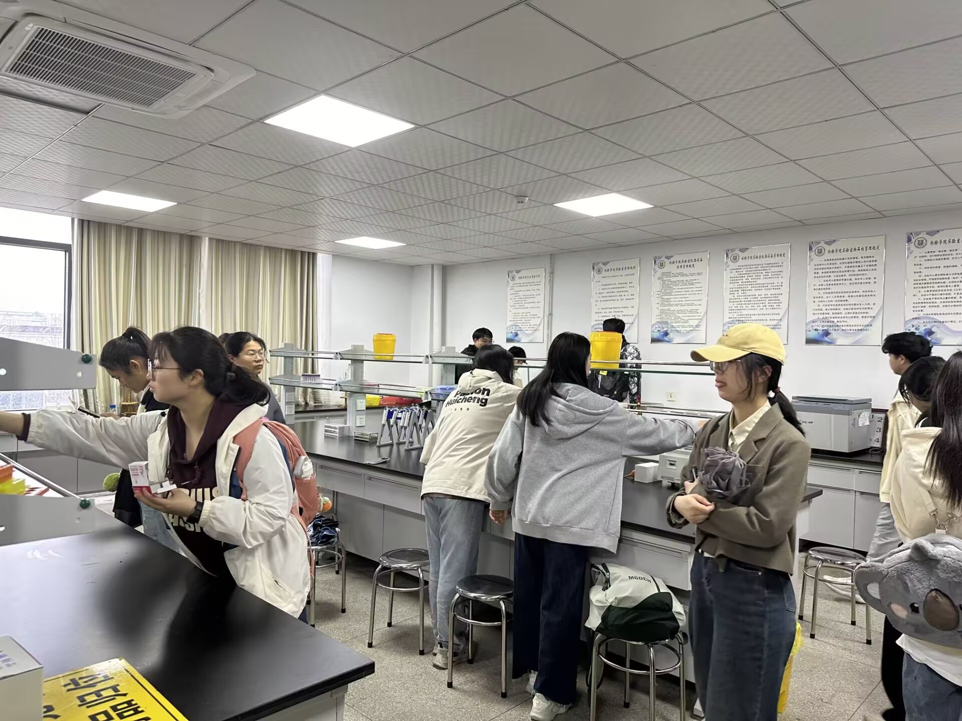 为弘扬劳模精神