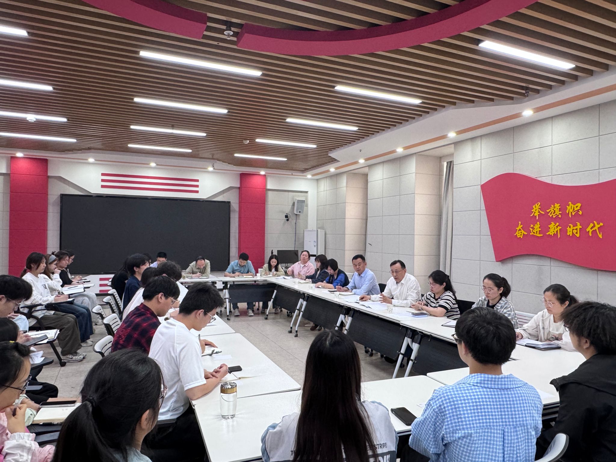 为深入推进校史育人
