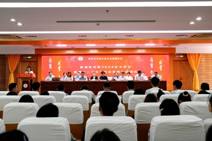 出征仪式在庄严嘹亮的国歌中拉开帷幕